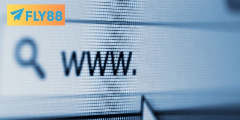 Hội viên vào website chính thức để thực hiện đăng nhập
